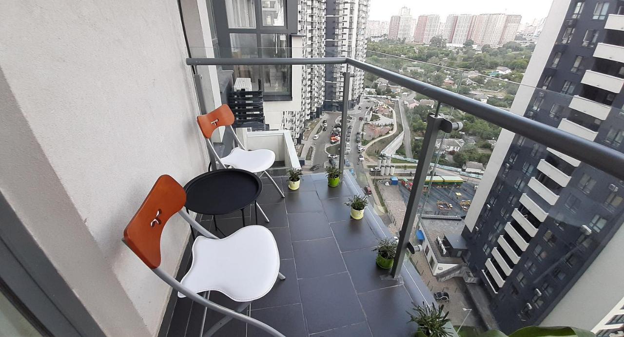 Красивая Квартира С Шикарным Видом У Метро Apartamento Kiev Exterior foto