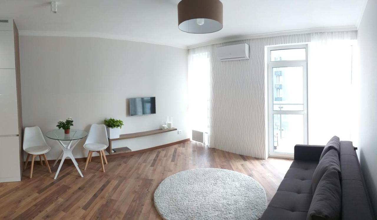 Красивая Квартира С Шикарным Видом У Метро Apartamento Kiev Exterior foto
