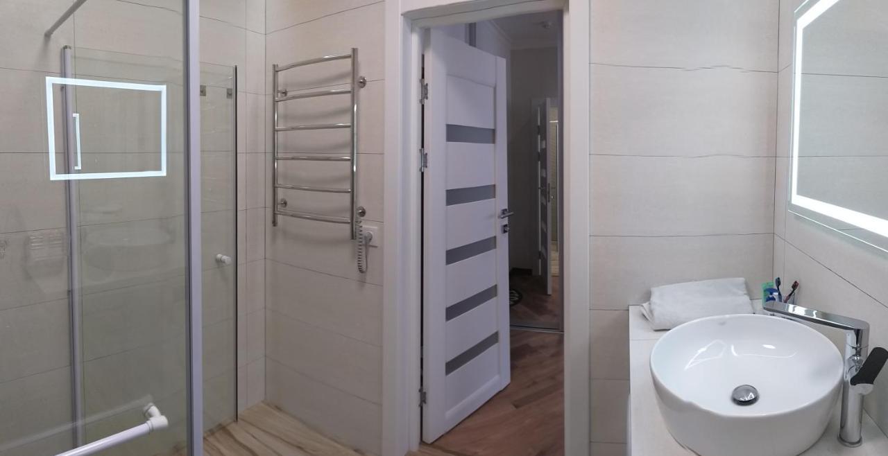 Красивая Квартира С Шикарным Видом У Метро Apartamento Kiev Exterior foto
