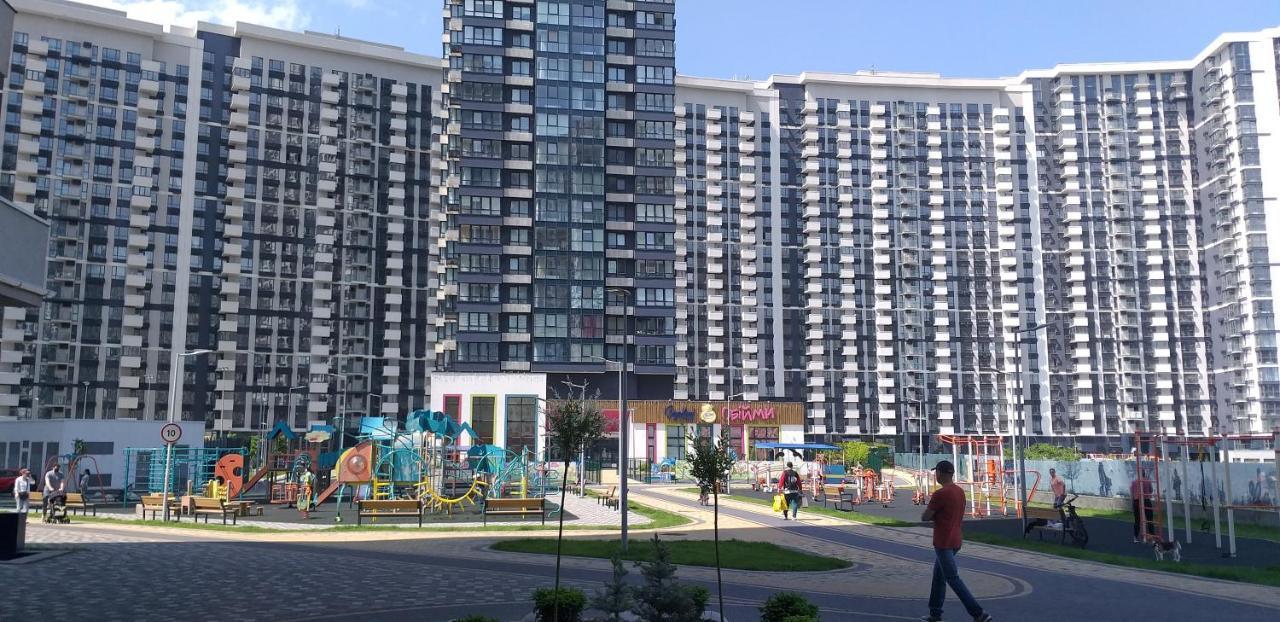 Красивая Квартира С Шикарным Видом У Метро Apartamento Kiev Exterior foto